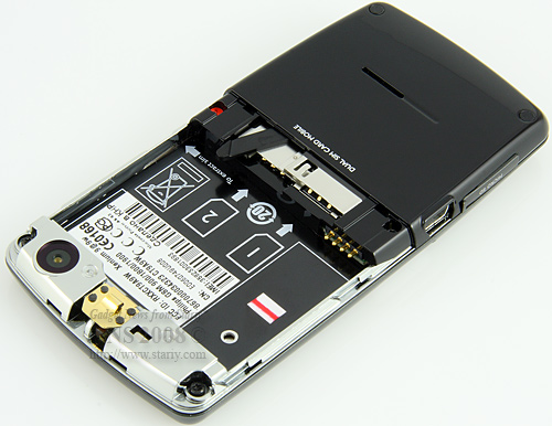 Philips Xenium 9@9w Titan Black. Работает до одного месяца в режиме ожидания с двумя SIM-картами.