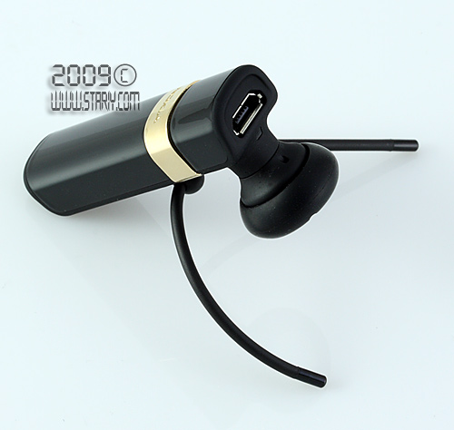 беспроводная гарнитура Nokia ВН-803 с имиджевым дизайном и вставкой золотого цвета